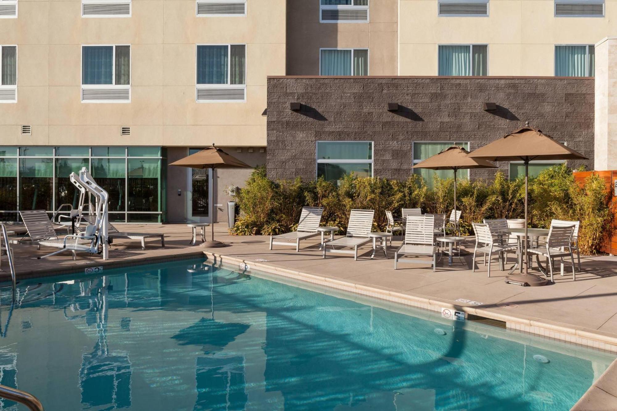 Courtyard By Marriott San Jose North/ Silicon Valley Ngoại thất bức ảnh